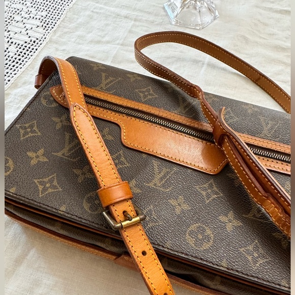 Louis Vuitton St. Germain Crossbody Bag - Picture 2 of 14